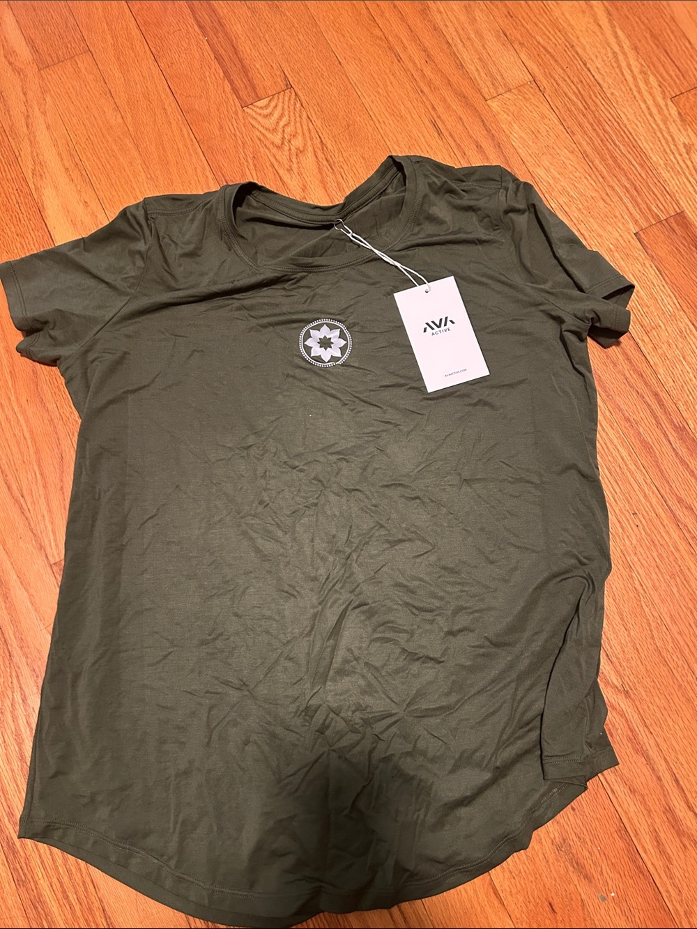AVI Active Olive Green Graphic Tee club Pilates logo xl